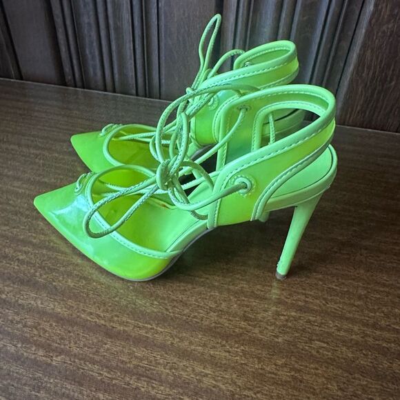 Jennifer Lopez Neon Yellow Heels - Picture 7 of 11